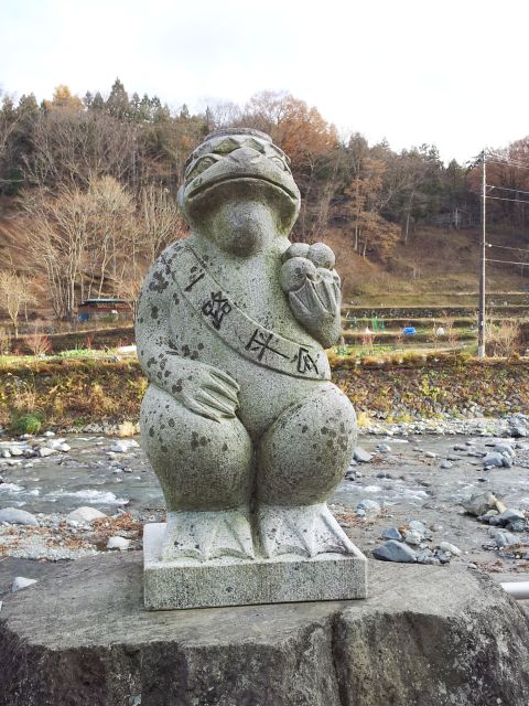しりこだまの収獲を手に持ち、自慢顔。